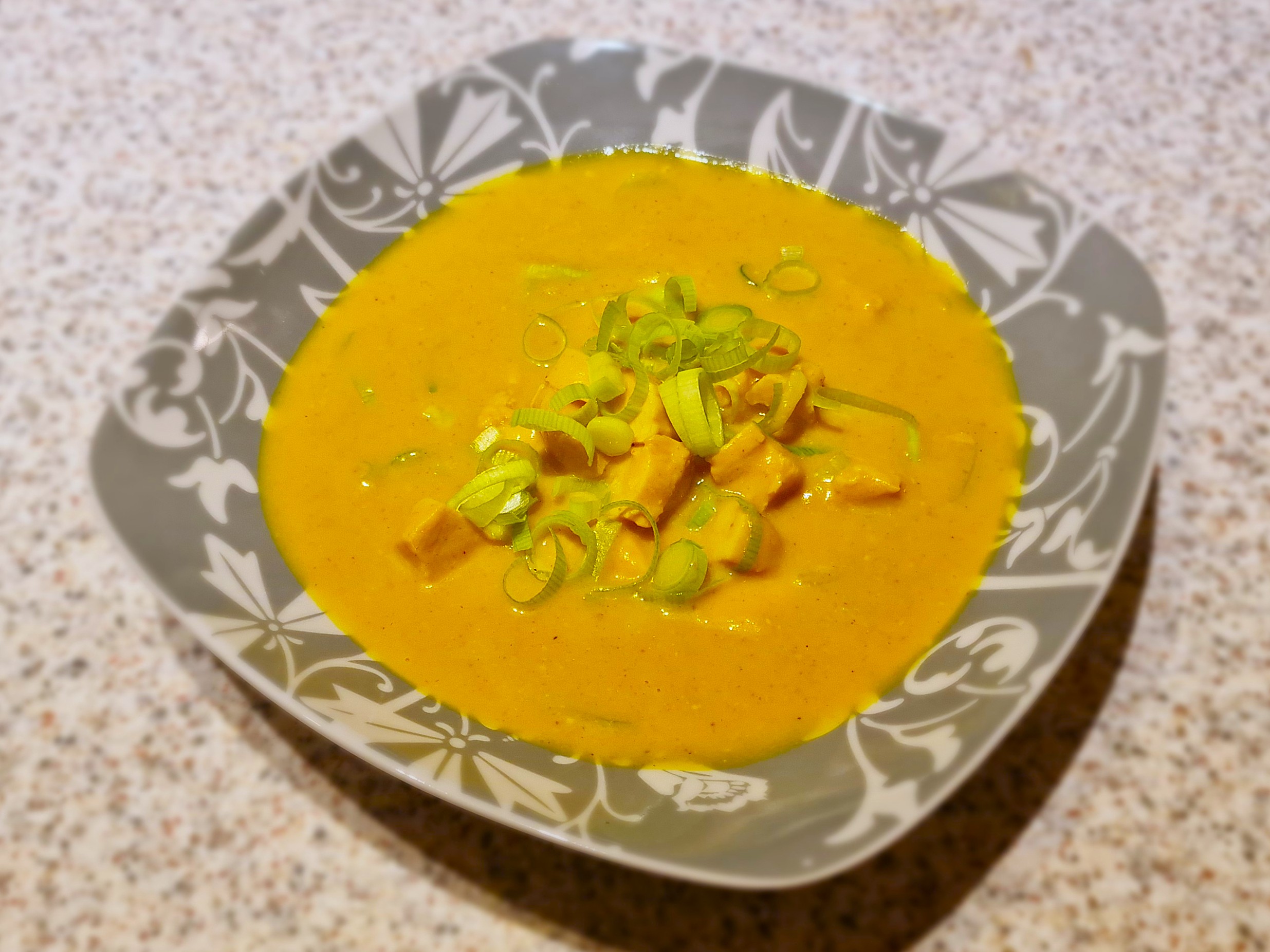 Kyllinge- og karrysuppe